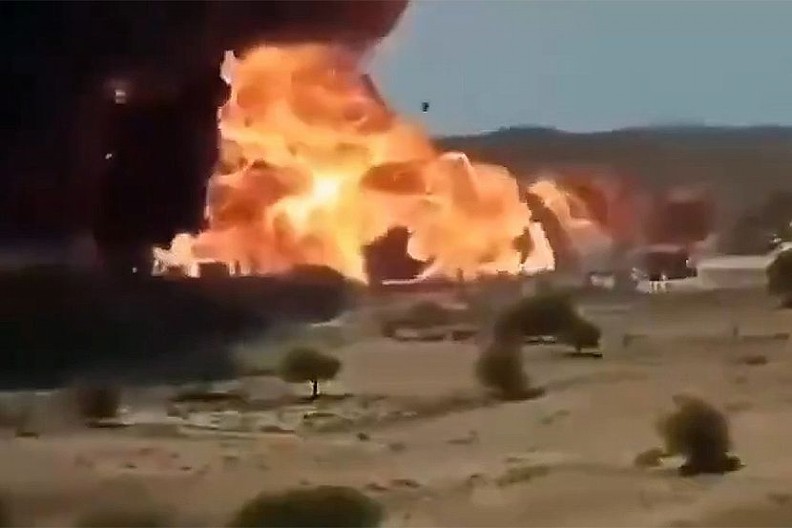 JEZIV SNIMAK EKSPLOZIJE NA BENZINSKOJ STANICI: Poginulo 15 ljudi, a 67 povređeno! (VIDEO)