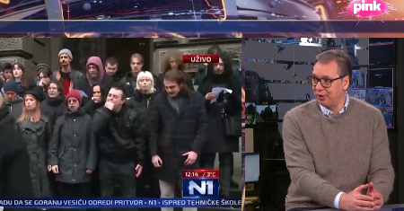 VUČIĆ O JEZIVOM PERFORMANSU ISPRED TEHNIČKIH FAKULTETA Njih mogu da razumem, ali ne razumem neke druge...