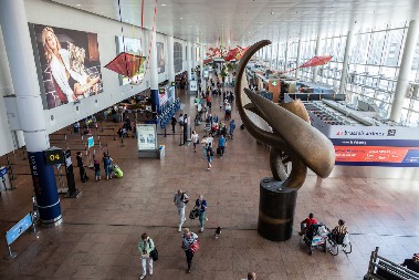 NATO SILA NE ŽELI DA PRIMI JOŠ UKRAJINACA: Voze skupa kola i piju kafu umesto da se bore