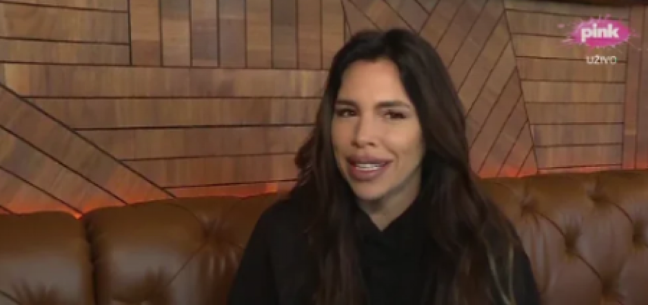 "SVE JE BILO NA SILU" Naša pevačica se udala sa 19 godina, prvi muž u zatvoru proveo 9 godina, a sada je uplovila u četvrti brak!