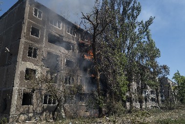 RUSI SKORO OPKOLILI ČASIV JAR Iz grada stižu APOKALIPTIČNI PRIZORI - sve je razoreno!