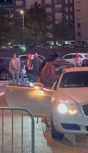 ISPLIVAO CENOVNIK NAŠE PEVAČICE! Javno priznala da se bavi prostitucijom