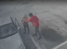 PLJAČKA ISPRED PRODAVNICE, KAMERE SVE SNIMILE Napadnuta penzionerka (83)