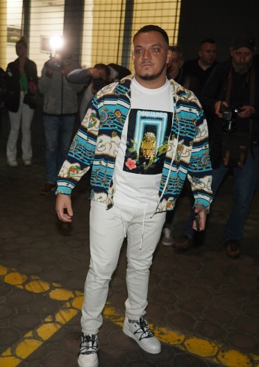 GASTOZ ZGROZIO GLEDAOCE! Njegov postupak navukao gnev javnosti, osuli drvlje i kamenje po njemu: Pokazao je koliki je ološ!