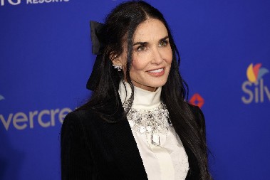 OBUCITE KOMPLET I KRAJ Najbolja odeća za žene koje ne znaju šta da obuku, elegantno, ženstveno i udobno u isto vreme