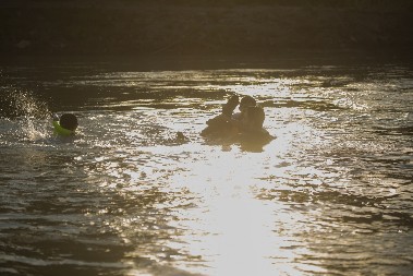 NASTAVLJA SE POTRAGA ZA TELOM DEVOJČICE (3): Ne zna se da li se devojčica udavila ili ju je majka prethodno USMRTILA