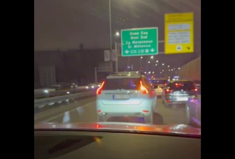 TEŠKA NESREĆA NA AUTO-PUTU IZMEĐU AUTOKOMANDE I DUŠANOVCA: Kolaps u smeru ka Nišu, policija i Hitna pomoć na terenu (VIDEO)