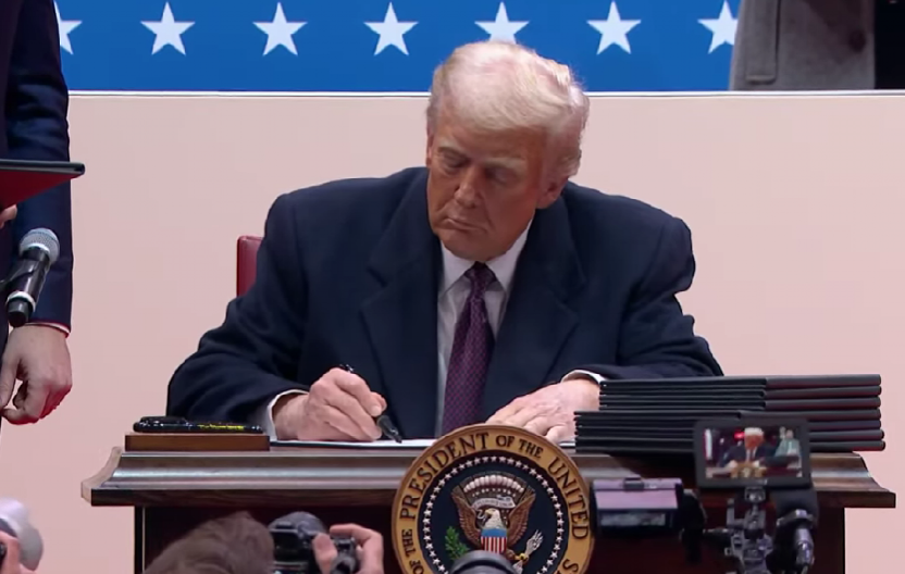 TRAMPOV PRVI DAN Koje izvršne naredbe će potpisati?