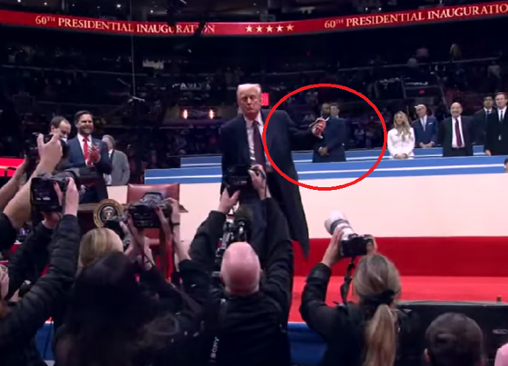 TRAMP ODUŠEVIO SVE PRISUTNE Napravio šou, ovo će Amerikanci zauvek pamtiti (FOTO)