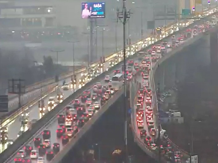 CRNI LED NAPRAVIO HAOS U BEOGRADU Čovek sleteo autom s puta, nižu se upozorenja na OVE OPASNE POJAVE