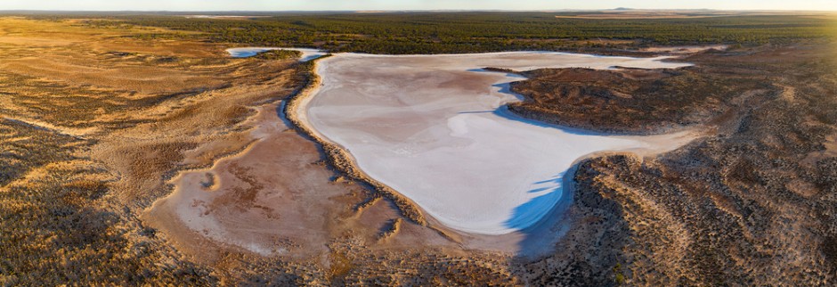 STRAVIČAN PRIZOR MRTVAČKE UKOČENOSTI Ejr, tri u jednom: Jezero, pustinja i slana ravnica
