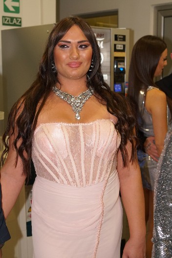 "MAMA JE PALA U DEPRESIJU" Stravična ispovest Ane Nikolić, evo kako je Rada Vasić reagovala na promenu pola svojih sinova!