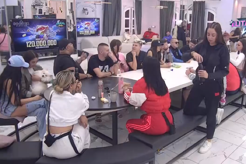 "DECA SE ŠTANCUJU KAO NA TRACI, SVE NN OČEVI" Opšta pometnja u Eliti nakon što je Stefani postala majka, učesnici ne mogu da se smire, haos epskih razmera!