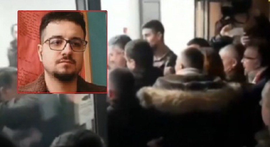 SKANDAL! Maloletnike u haos gura profesor koji je 2019. upao u zgradu RTS-a kada su vitlali motornim testerama po hodnicima! (VIDEO)