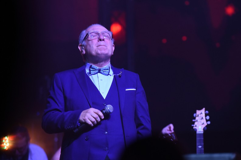 "SAHRANIO SAM SINA" Pevač rasut u komade zbog smrti naslednika, progovorio o tragediji: "Bio je beba, imao je tri i po meseca"