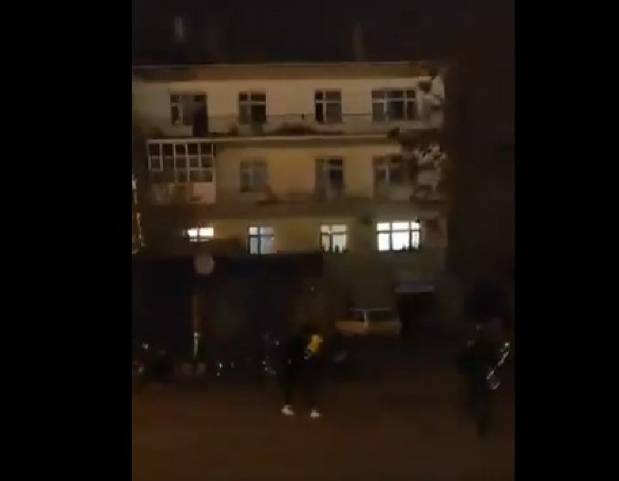 JEZIV SNIMAK URUŠAVANJE ZGRADE! Spasioci traže zarobljene pod ruševinama (VIDEO)