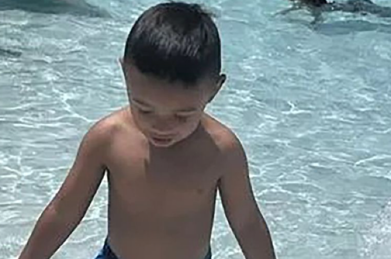 SIN (3) SE UDAVIO PRED MAJČINIM OČIMA, ONA NIJE NI PRIMETILA! Razlog razbesneo ljude, svi je zbog JEDNOG osuđuju!