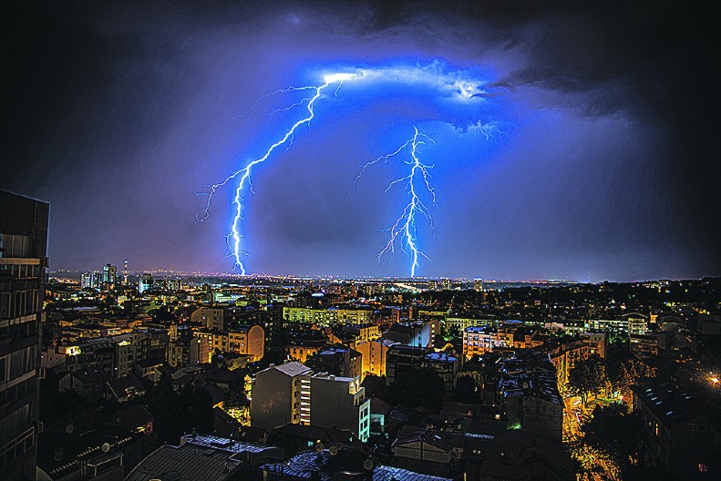 AKO DANAS ZAGRMI, TO MOŽE DA ZNAČI SAMO JEDNO Za dan kad slavimo Svetog Savu veruje se OVO