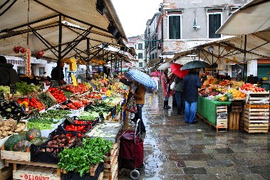 Srpski specijalitet na pijacama dostigao rekordnu cenu: Da li biste dali 650 dinara za ovo jelo?