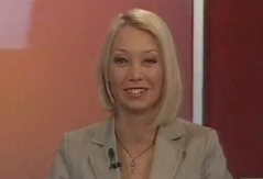 ŠOK MOMENAT VODITELJKE DNEVNIKA! Nije znala da je u programu uživo, pa krenula ovo da radi, javnost u šoku, procurio i snimak! (VIDEO)