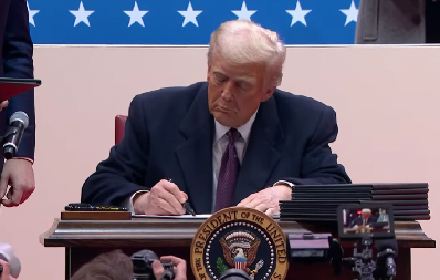 AMERIČKI VOJNICI NISU HTELI DA SE VAKCINIŠU PROTIV KORONE I IZBAČENI SU: Tramp ima spreman i potez za to - uskoro će potpisati izvršne uredbe