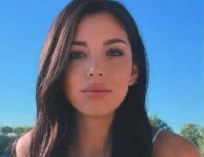 EMOTIVNI SUSRET NAKON DVE DECENIJE Devojka pronašla svoje biološke roditelje i rasplakala svet!