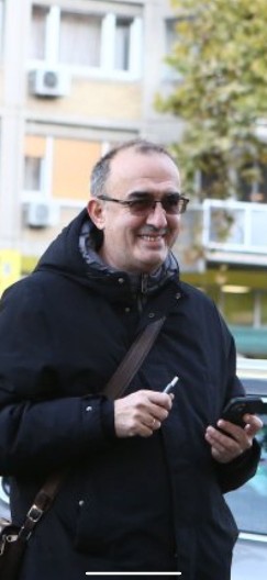 KAZNITE NAROD ŠTO BIRA VUČIĆA A NE NAS Dinko i junaci Šolakovih naslovnih strana nepismeno pisali EU da uvede sankcije Srbiji