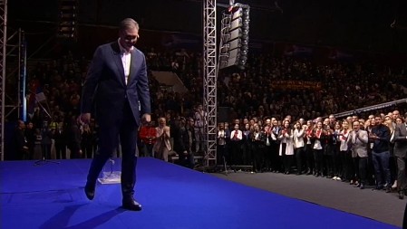 VUČIĆ APELUJE Ne reagujte na nasilje, naše je da im nudimo dijalog