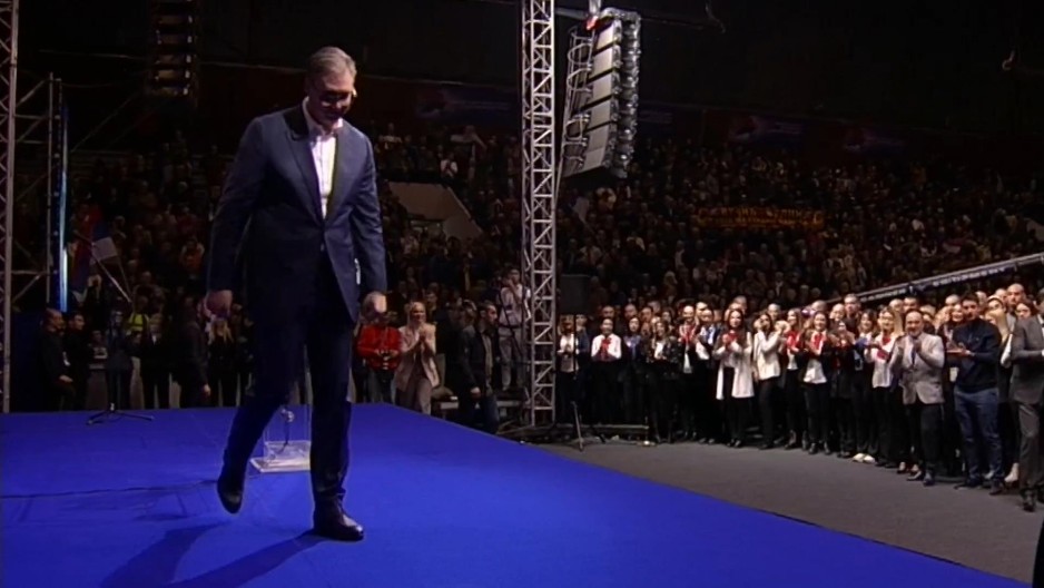 VUČIĆ APELUJE Ne reagujte na nasilje, naše je da im nudimo dijalog