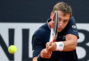 POBEDA KARIJERE HAMADA Fantastični Međedović srušio Runea i približio Srbiju glavnoj fazi Dejvis kupa