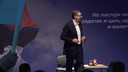 "IZABRAN SAM OD NARODA DA NE DOZVOLIM DA ULICA VODI DRŽAVU" Vučić razgovarao sa građanima Rasinskog okruga (VIDEO)