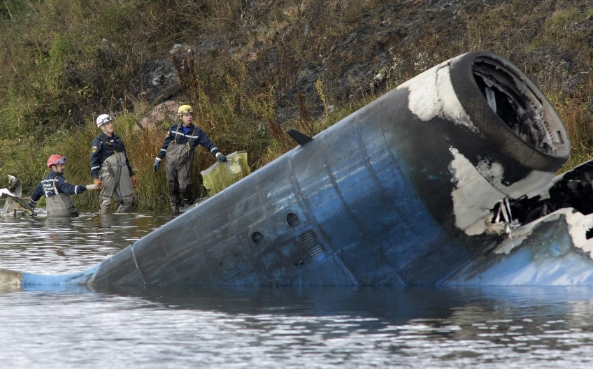 SPASIOCI IZVUKLI TELA ŽRTVI AVIONSKE NESREĆE U VAŠINGTONU: Sve crne kutije pronađene, još se traga za svim poginulima (FOTO)