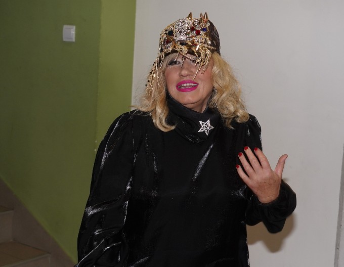 NADA TOPČAGIĆ BOLESNA, ODBIJA DA IDE KOD LEKARA Otkriveni svi detalji pevačicinog stanja, suprug van sebe