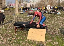 Demonstrante u Novom Sadu masira Spajdermen! (FOTO)