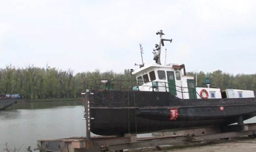 DRAMA NA BRODOGRADILIŠTU U PERLEZU Radnik upao u unutrašnjost barže, dva sata ga izvlačili