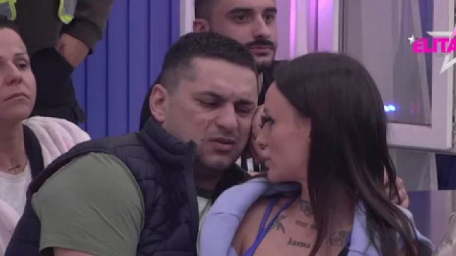 "ON JE UMNO POREMEĆENA OSOBA" Teodorina majka van sebe zbog Bebice, drama u domu učesnice Elite!