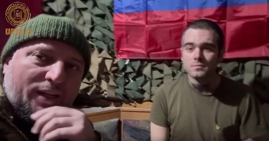 KADIROV OBJAVIO SNIMAK ŠTA RADE ZAROBLJENOM UKRAJINSKOM VOJNIKU! Predao se "na milost i nemilost"! (VIDEO)