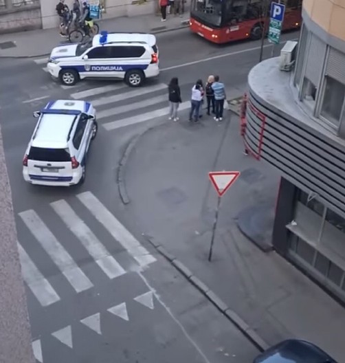 HOROR NA VRAČARU! Muškarca polivali sokom, gađali flašom, a onda ga vukli po zemlji 500 metara