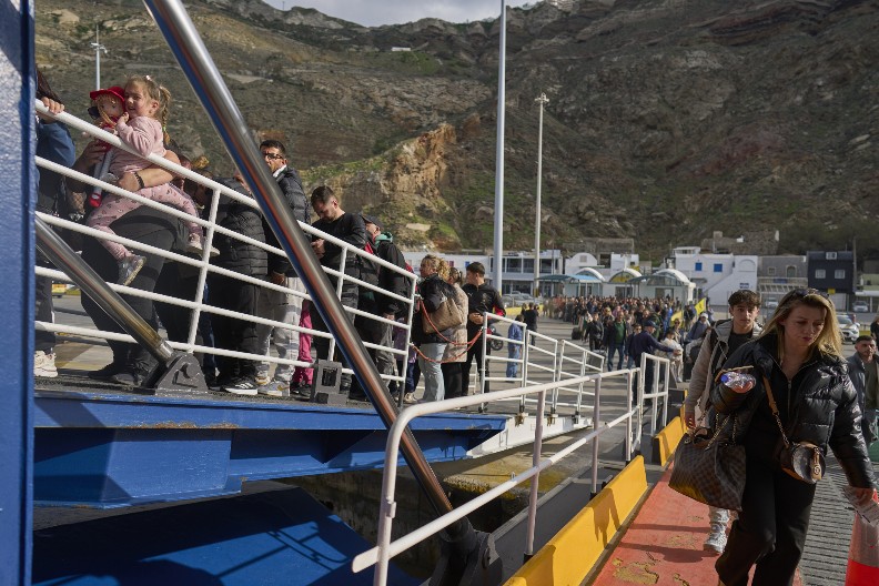 DRAMATIČNE ISPOVESTI STANOVNIKA SANTORINIJA: Napuštaju poslove, hvataju mačke i pse i odlaze! Sve podseća na PANDEMIJU