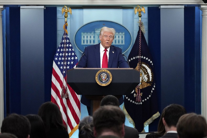 NOVA UDARNA VEST IZ AMERIKE! Donald Tramp udara na SUD U HAGU!