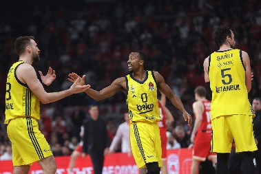 MANGUPSKI POTEZ SRBINA Marko Gudurić "prodao foru" Tavaresu, pogledajte kakav koš je dao protiv Reala (VIDEO)