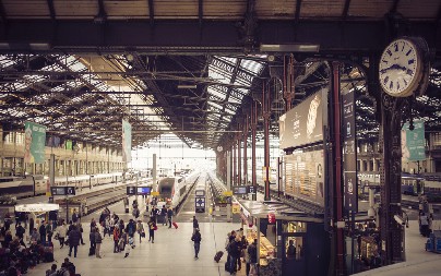 NE RADITE OVO U PARIZU, ALI NIKAD Čovek platio ogromnu kaznu zbog načina na koji je telefonirao