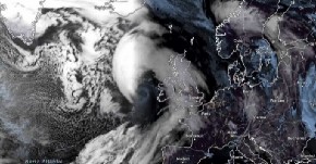 SNAŽNA OLUJA POGODILA AMERIKU Imamrtvih i povređenih!