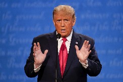 TRAMP SE HITNO OGLASIO:"Obustavljam..."