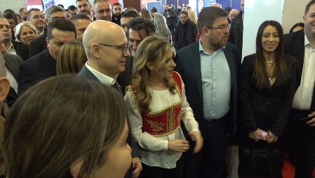 "OVDE SE BRANI SRBIJA I NAŠ SISTEM VREDNOSTI!" Premijer Vučević na manifestaciji "Sajam zavičaja" u Novom Sadu (VIDEO)