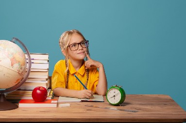 4 ZNAKA NISKE INTELIGENCIJE PREMA PSIHOLOZIMA Ako primetite nekog da radi ove stvari, vrlo verovatno imate posla sa neinteligentnom osobom