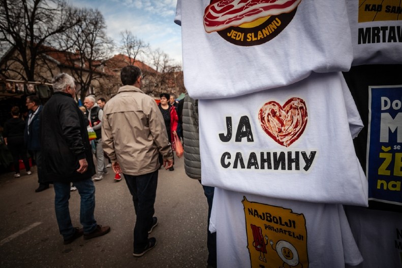 ZA GURMANE, KOLIKO TI DUŠA ŽELI Srbija je prepuna slaninijada i sličnih događaja – pogledajte detaljan spisak manifestacija