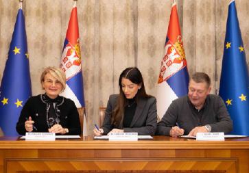 ZAPOSLENI U ELEKTRODISTRIBUCIJI SRBIJE DOBILI POVEĆANJE PLATA ZA OSAM POSTO Ministarka privrede Mesarović: Potpisali smo novi Kolektivni ugovor