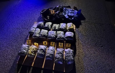 PALI DILERI KOD OBRENOVCA Policija im pronašla šest kilograma marihuane