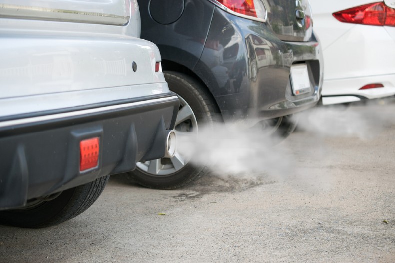 POLOVAN AUTOMOBIL KUPUJTE UJUTRU Stanite iza auspuha i proverite da li će se ovo pojaviti